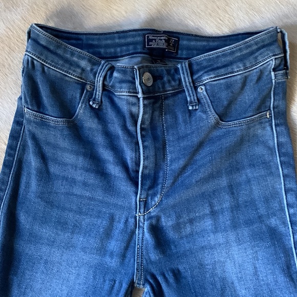 ABERCROMBIE & FITCH Medium Blue Stretch Simone High Rise JEGGINGS - Picture 2 of 12